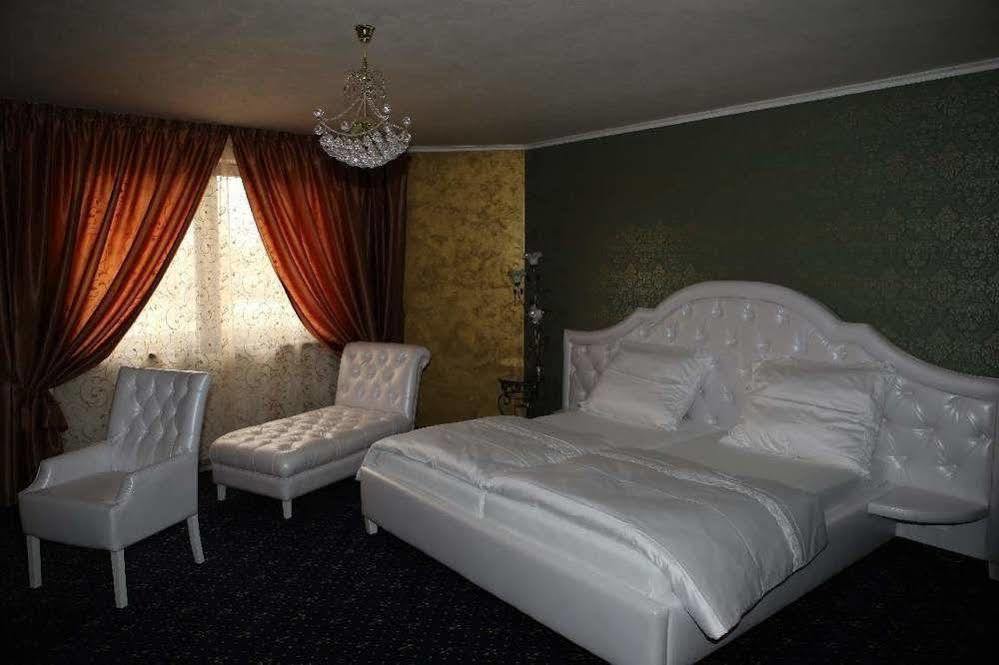 Hotel Kotva Bratislava Bagian luar foto